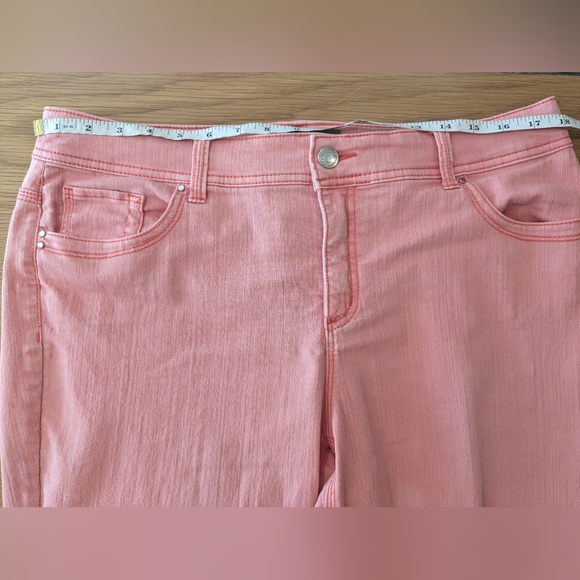 Chico's So Slimming Pink Zipper Hem Jeans in Size 2 / US Size 12 or L - Picture 11 of 16